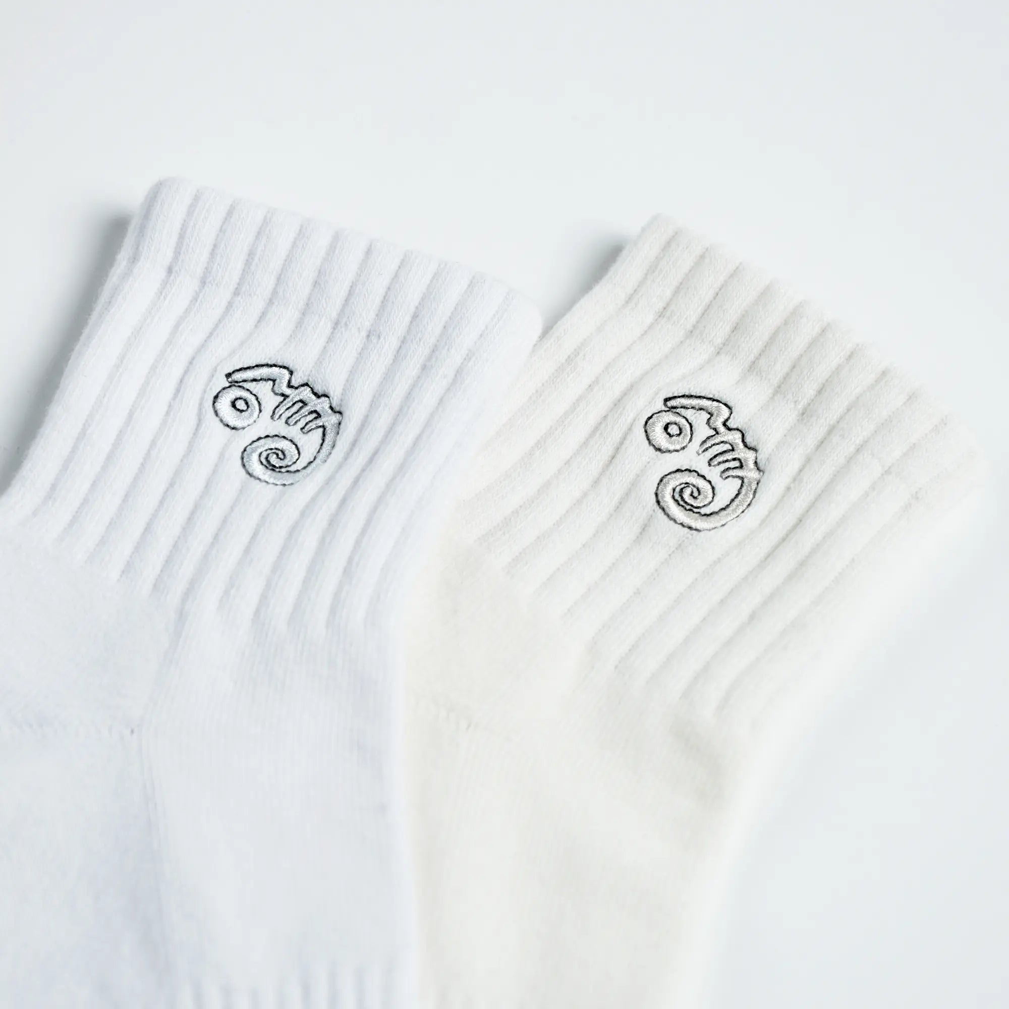 IvoryとWhiteの色味の違い