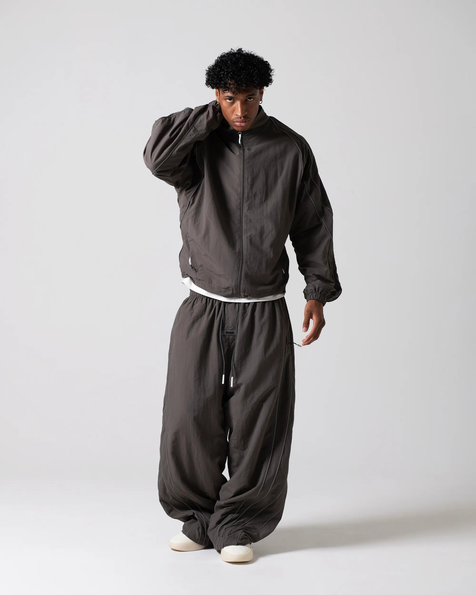 Jacket : XL size (185cm / 75kg) 
Bottoms : XXL size (185cm / 75kg)