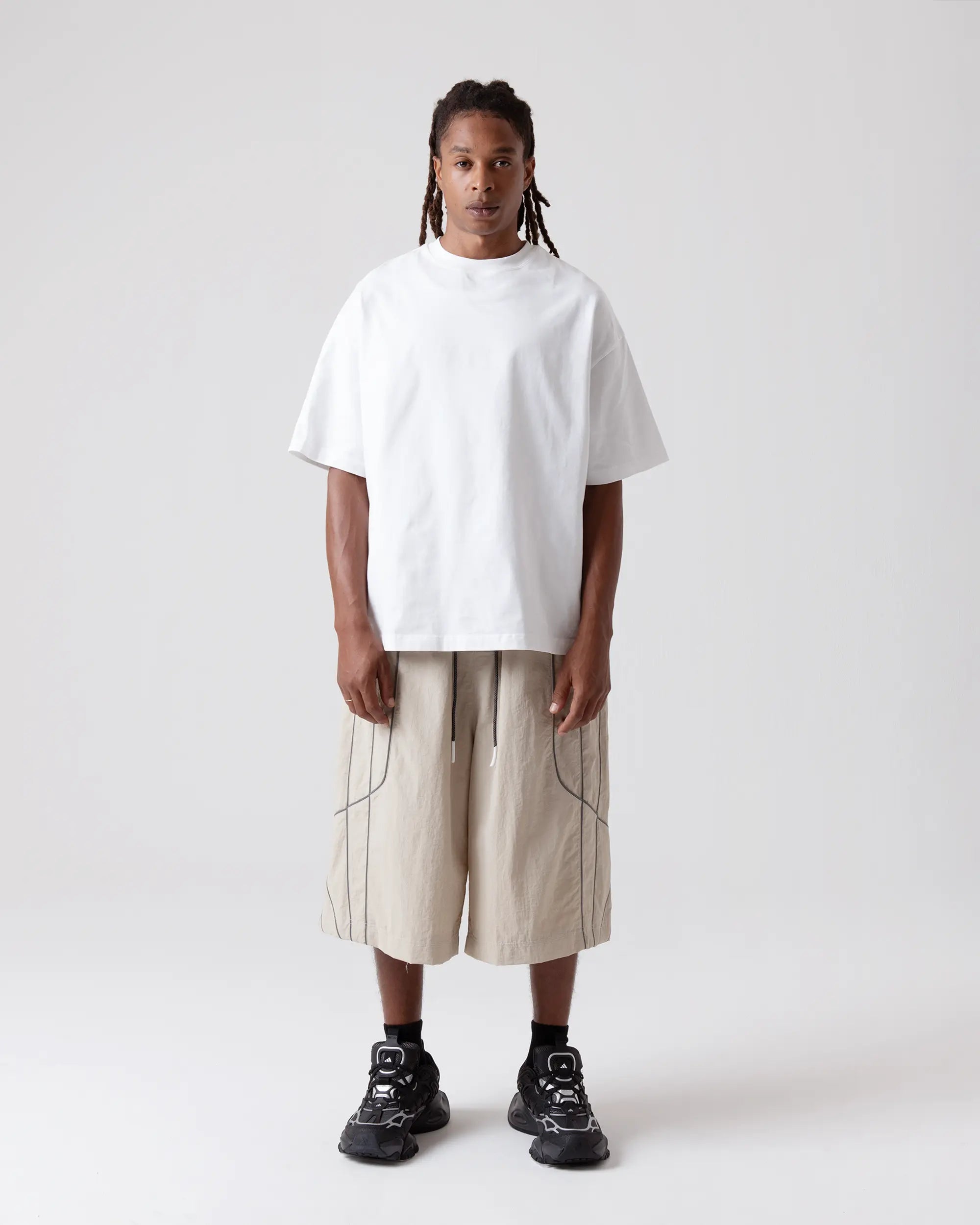 Tops : XL size (174cm / 63kg) 
Bottoms : L size (174cm / 63kg)