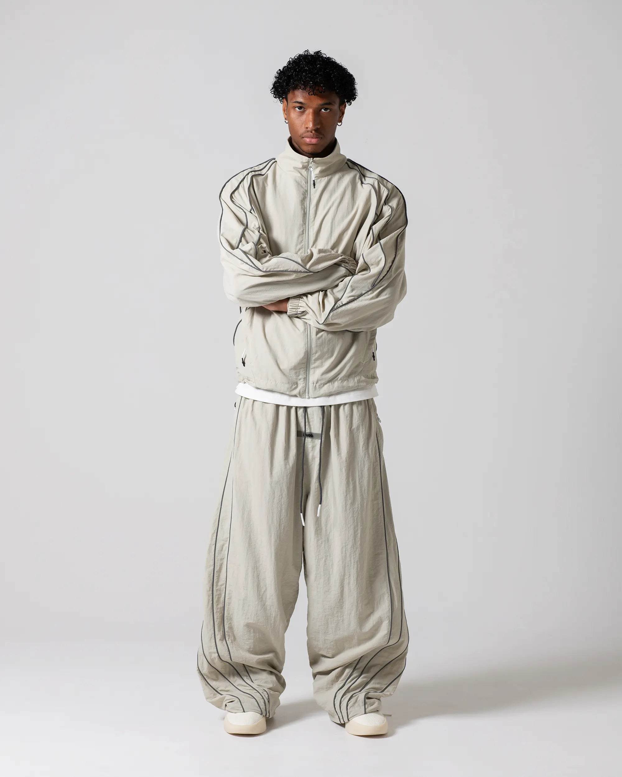 Jacket : XL size (185cm / 75kg) 
Bottoms : XXL size (185cm / 75kg)