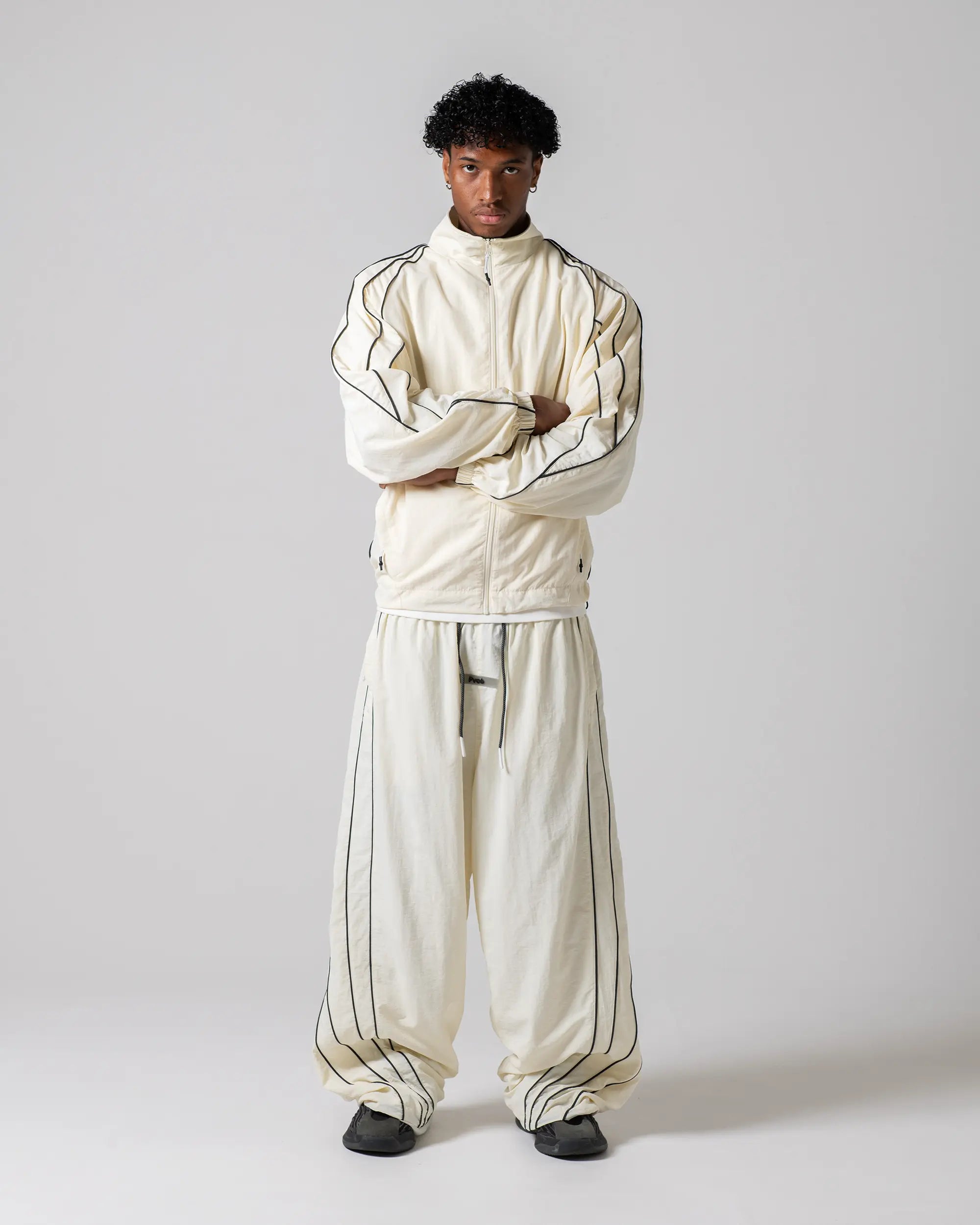 Jacket : XL size (185cm / 75kg) 
Bottoms : XXL size (185cm / 75kg)