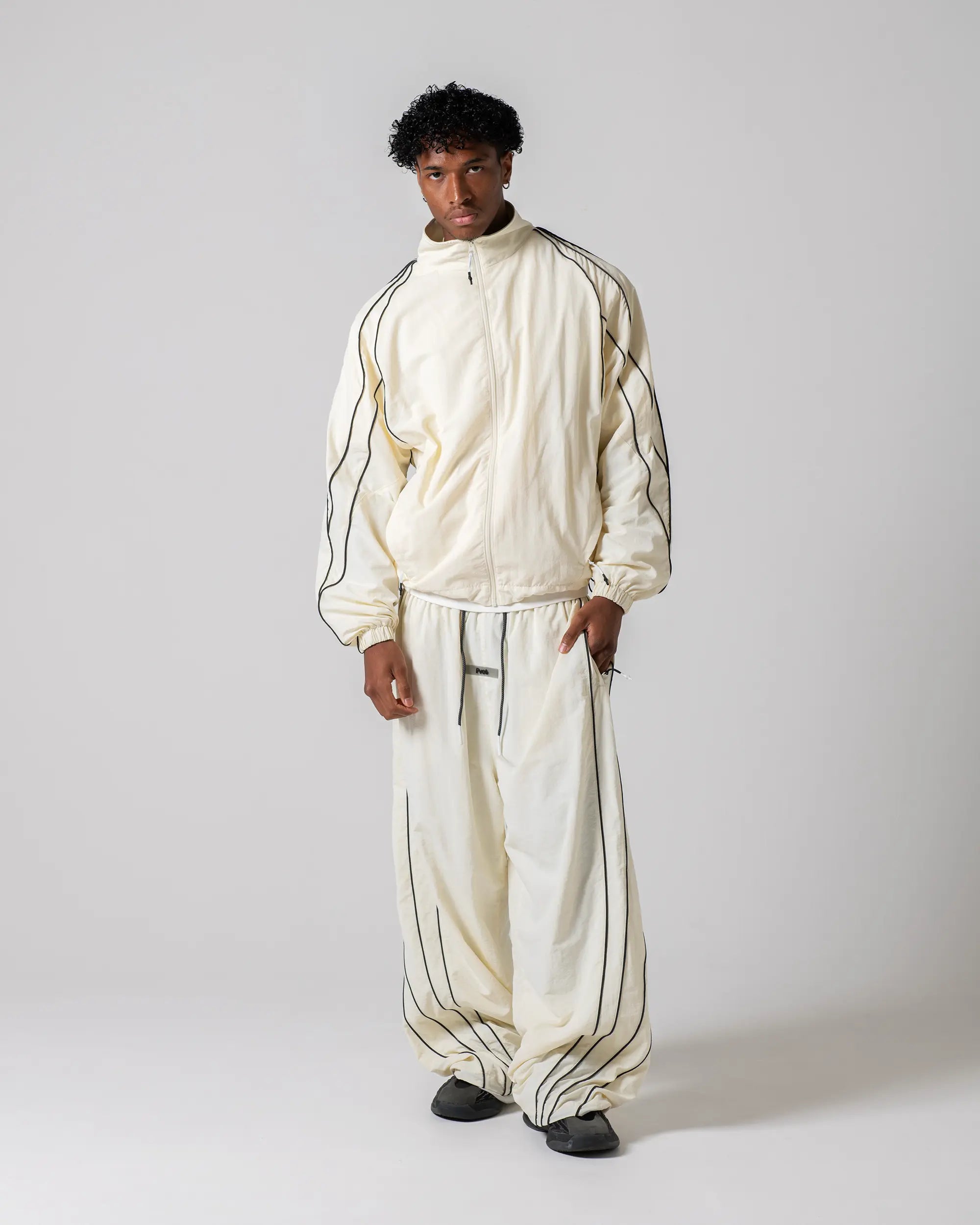 Jacket : XL size (185cm / 75kg) 
Bottoms : XXL size (185cm / 75kg)