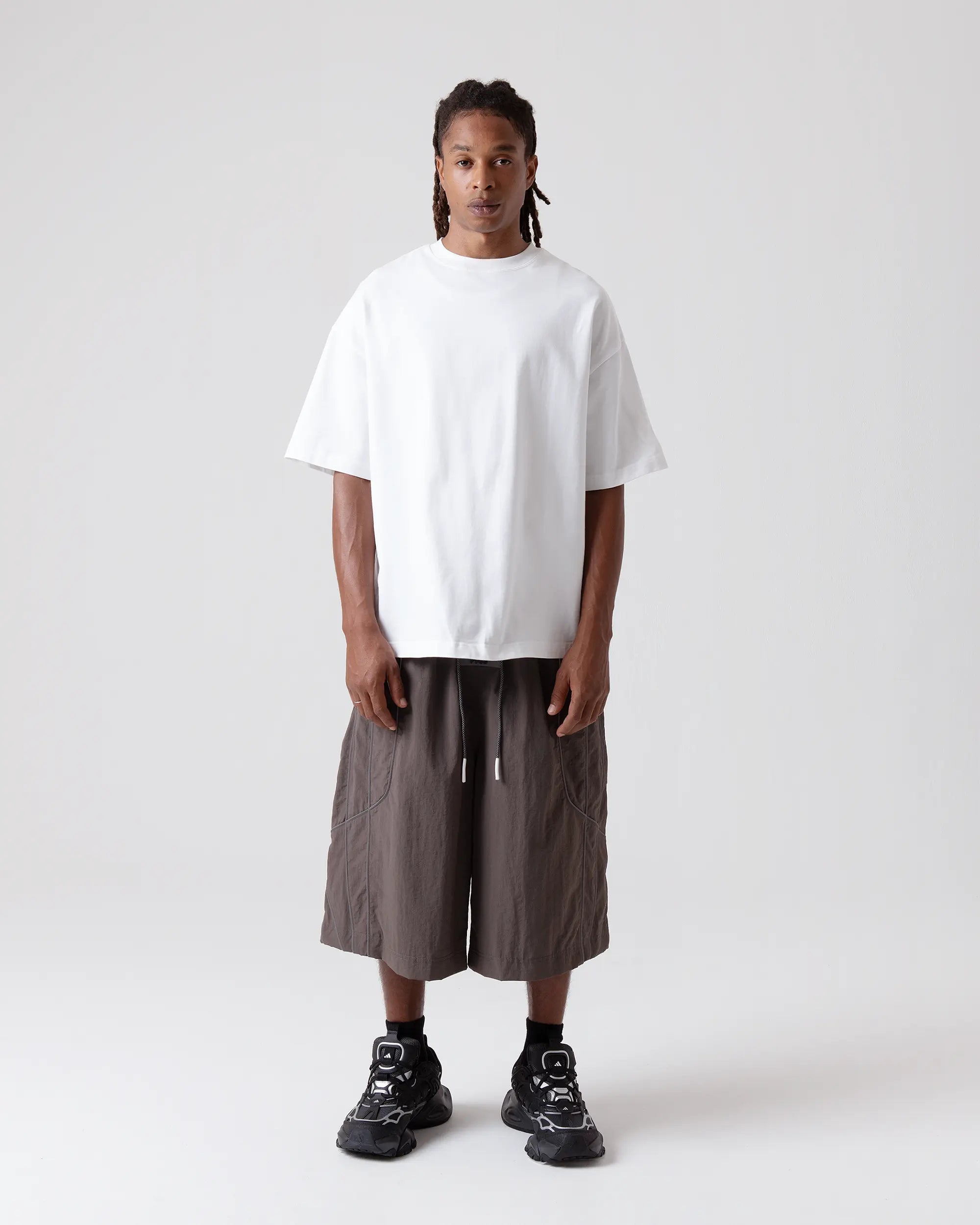 Tops : XL size (174cm / 63kg) 
Bottoms : L size (174cm / 63kg)