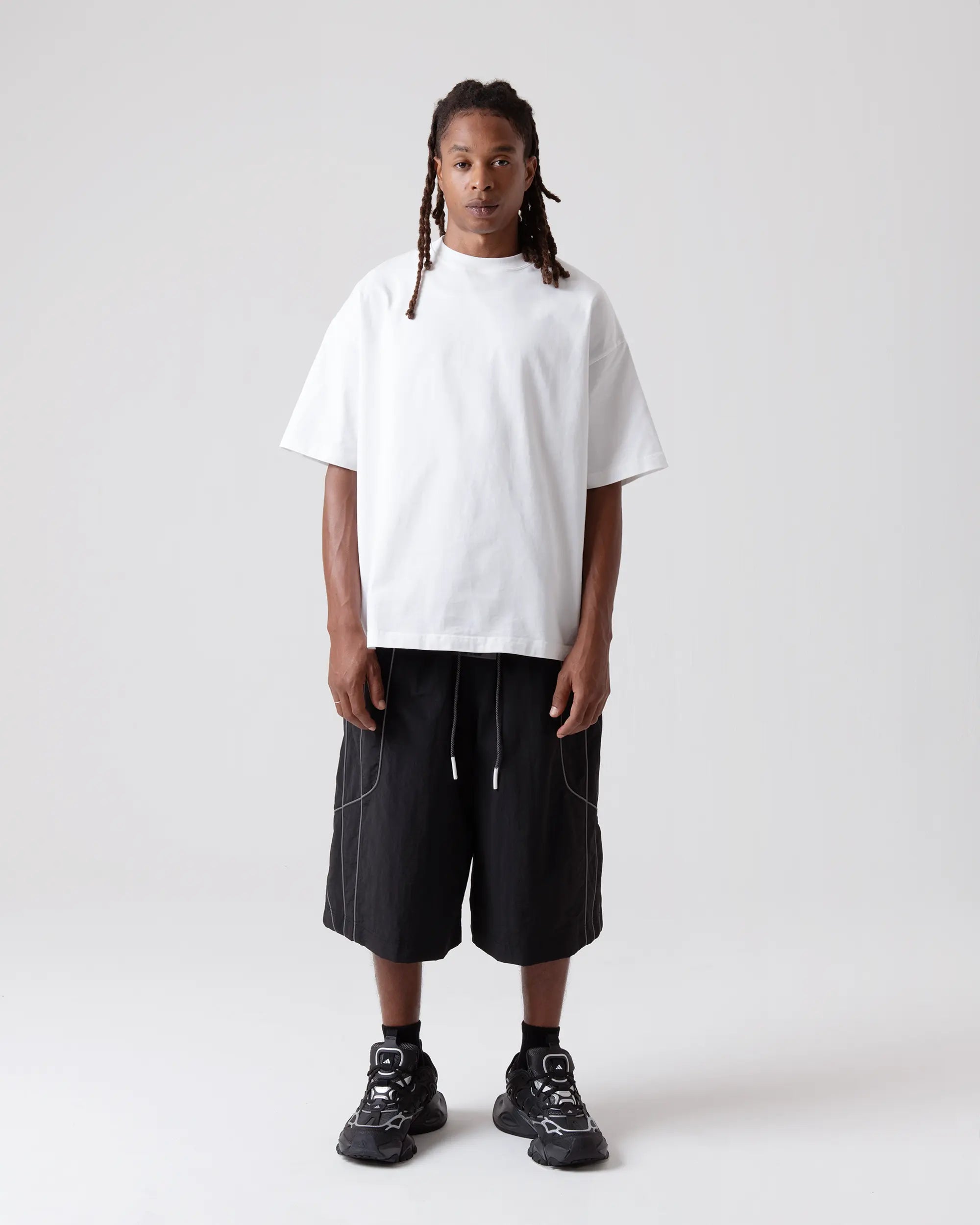 Tops : XL size (174cm / 63kg) 
Bottoms : L size (174cm / 63kg)